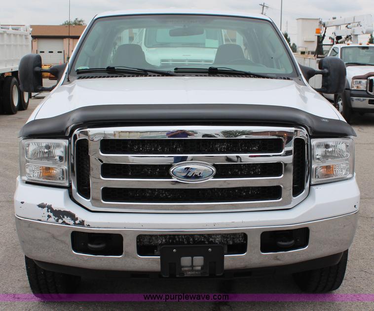 image for item I5823 2006 Ford F250 Super Duty XLT Crew Cab pickup truck