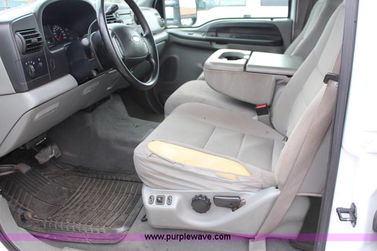 image for item I5823 2006 Ford F250 Super Duty XLT Crew Cab pickup truck