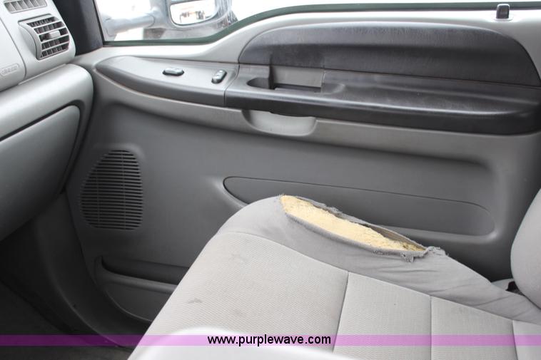 image for item I5823 2006 Ford F250 Super Duty XLT Crew Cab pickup truck