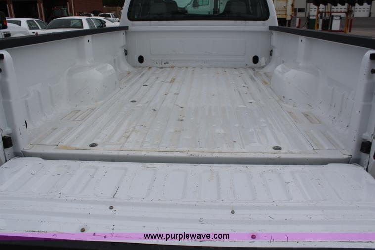 image for item I5823 2006 Ford F250 Super Duty XLT Crew Cab pickup truck