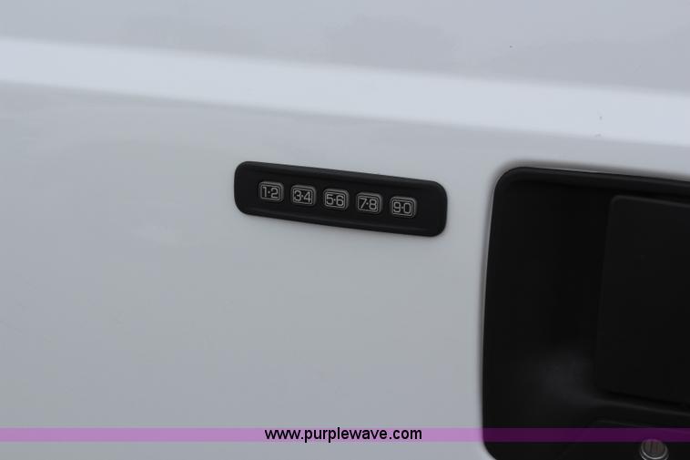 image for item I5823 2006 Ford F250 Super Duty XLT Crew Cab pickup truck