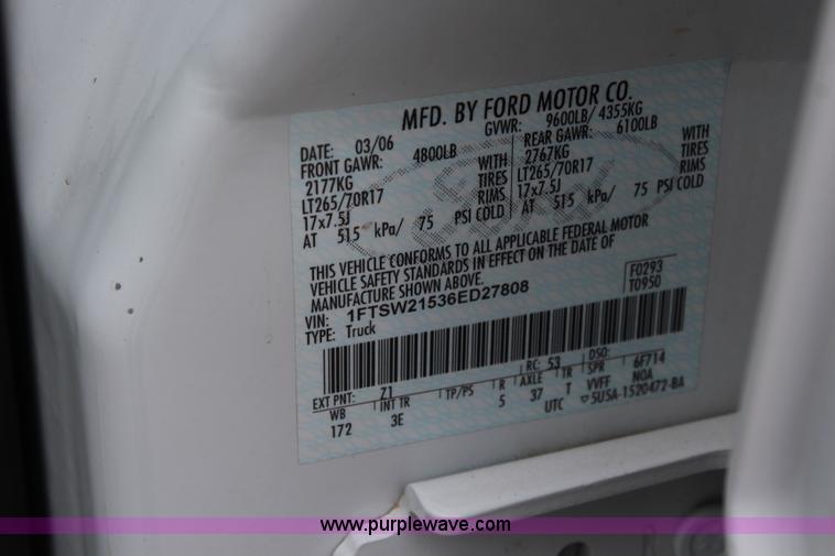 image for item I5823 2006 Ford F250 Super Duty XLT Crew Cab pickup truck