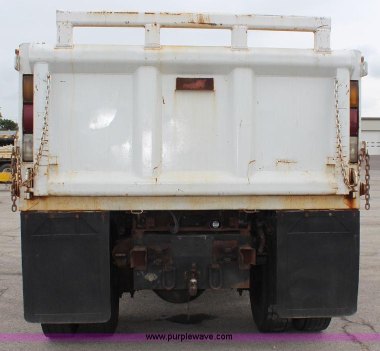 image for item I5824 2001 GMC C7500 dump truck