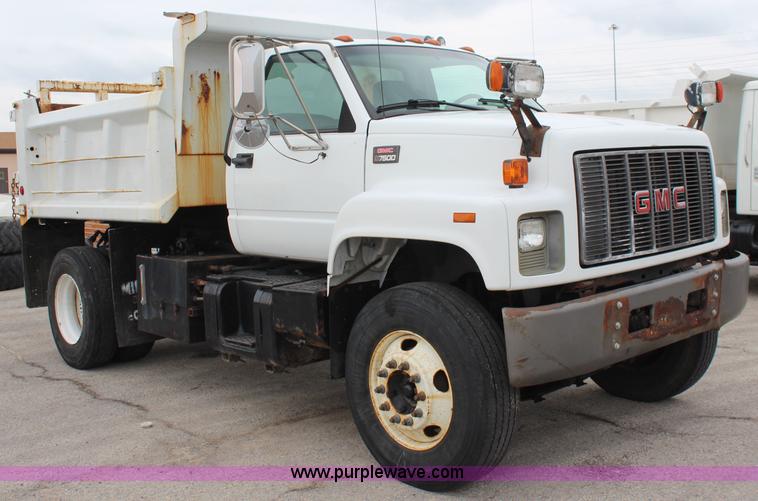 image for item I5824 2001 GMC C7500 dump truck