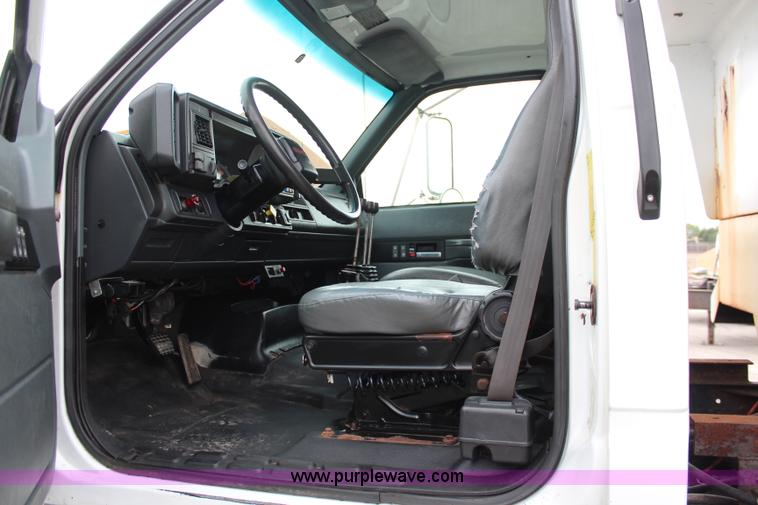 image for item I5824 2001 GMC C7500 dump truck