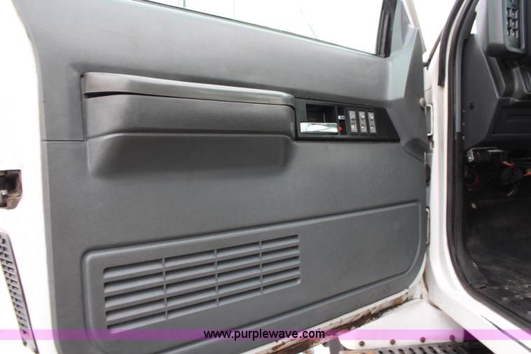 image for item I5824 2001 GMC C7500 dump truck