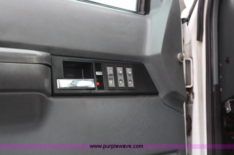 image for item I5824 2001 GMC C7500 dump truck