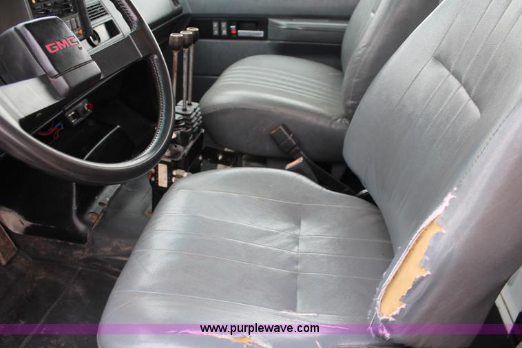 image for item I5824 2001 GMC C7500 dump truck