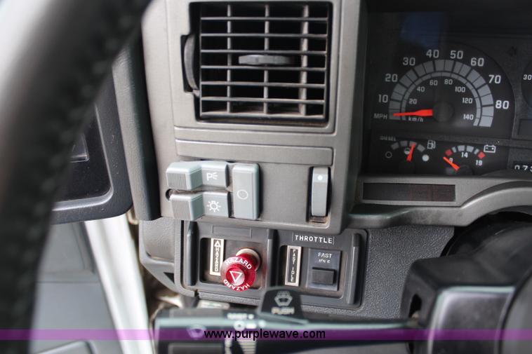 image for item I5824 2001 GMC C7500 dump truck