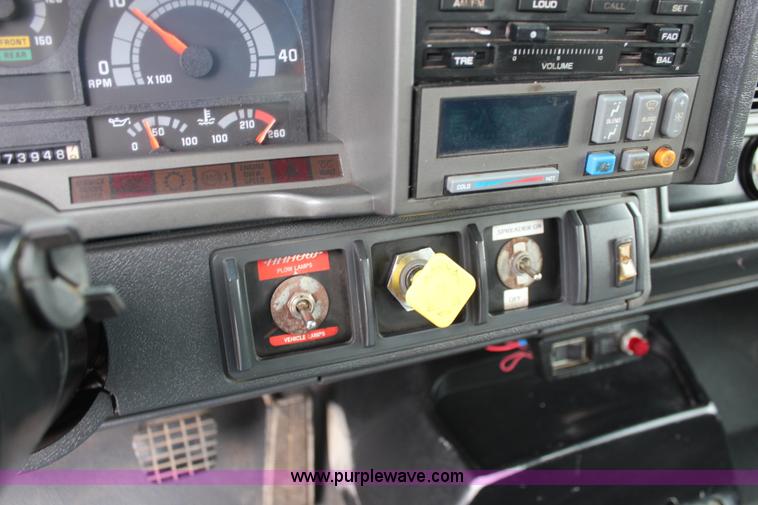 image for item I5824 2001 GMC C7500 dump truck