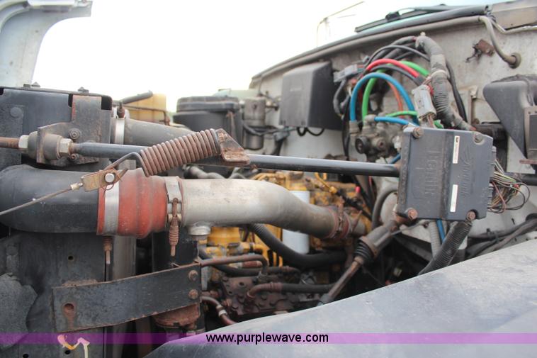 image for item I5824 2001 GMC C7500 dump truck