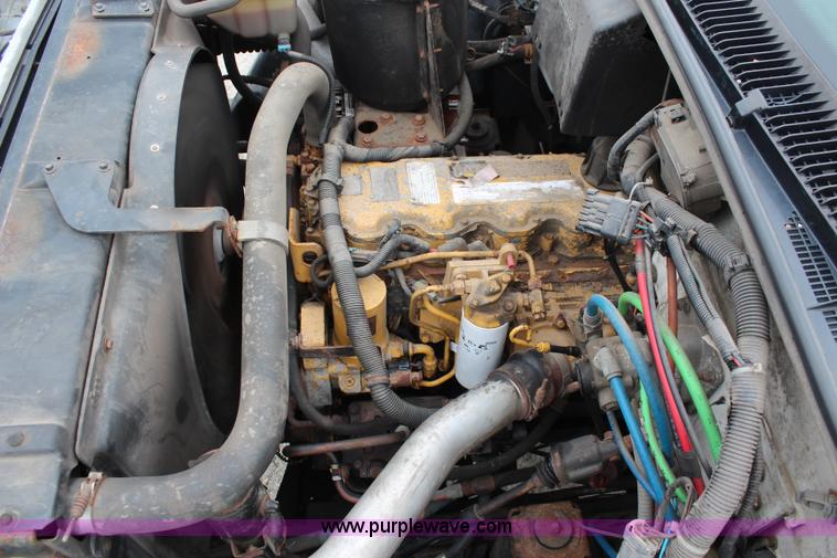 image for item I5824 2001 GMC C7500 dump truck