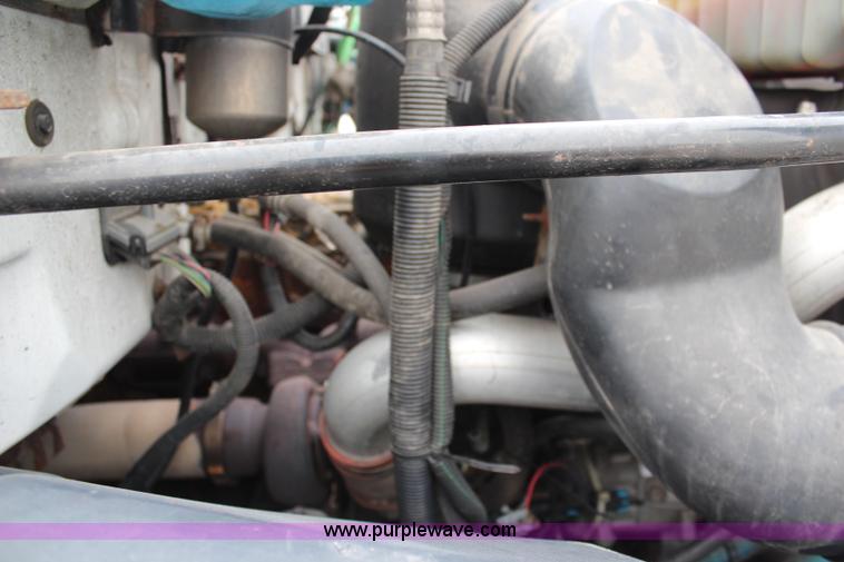 image for item I5824 2001 GMC C7500 dump truck