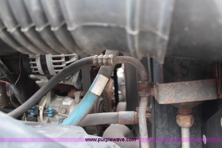 image for item I5824 2001 GMC C7500 dump truck