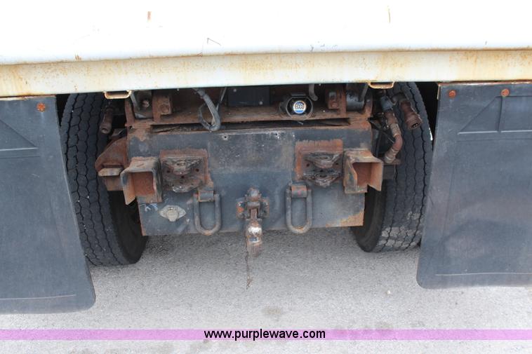 image for item I5824 2001 GMC C7500 dump truck