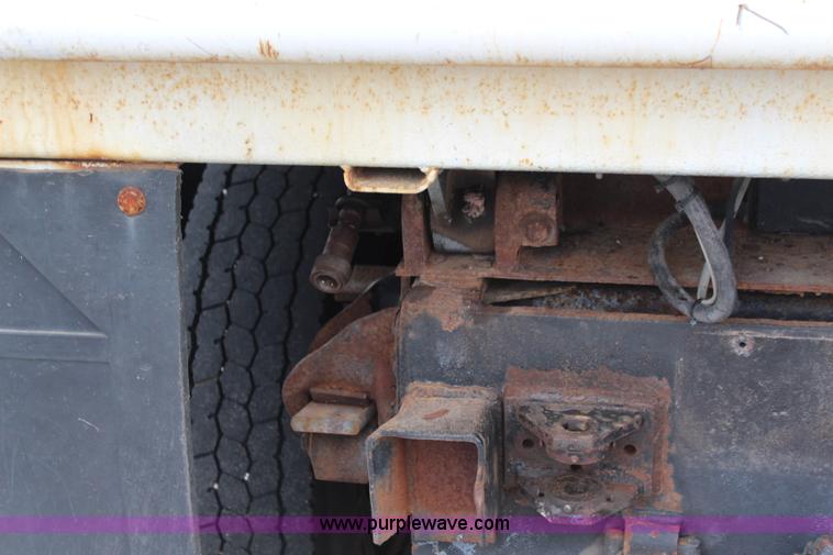 image for item I5824 2001 GMC C7500 dump truck