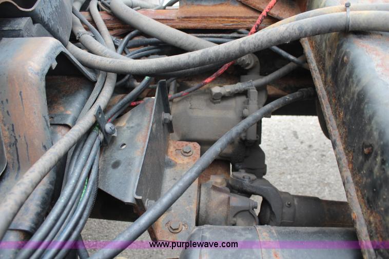 image for item I5824 2001 GMC C7500 dump truck