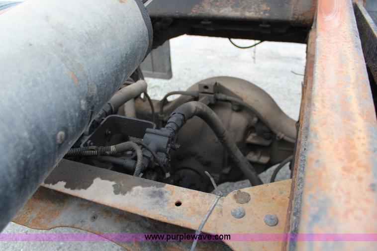 image for item I5824 2001 GMC C7500 dump truck