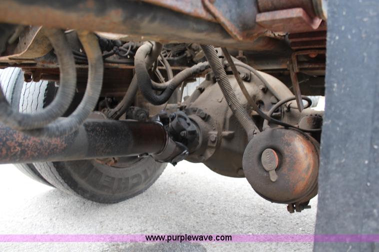 image for item I5824 2001 GMC C7500 dump truck