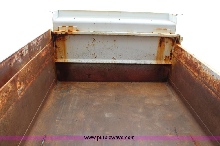 image for item I5824 2001 GMC C7500 dump truck