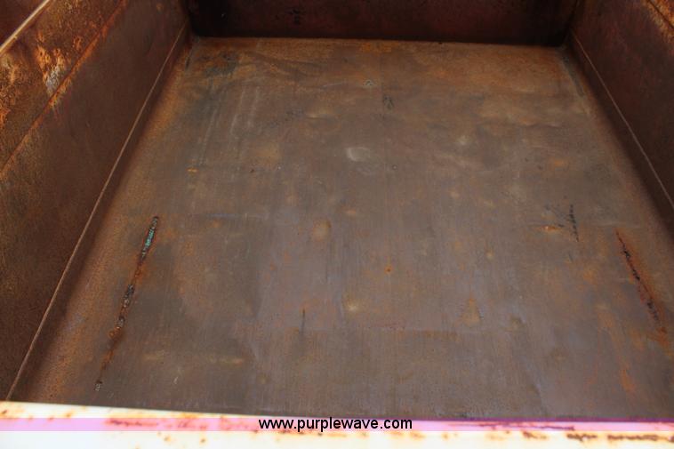 image for item I5824 2001 GMC C7500 dump truck