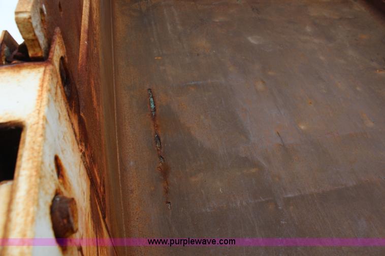 image for item I5824 2001 GMC C7500 dump truck