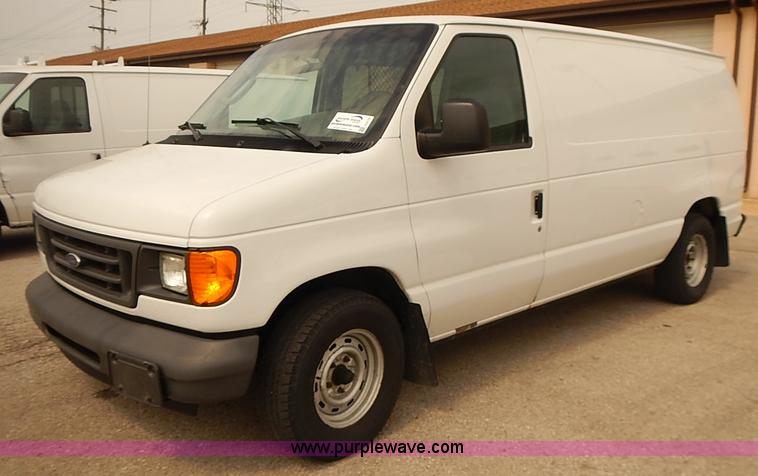 image for item J3112 2003 Ford E150 van