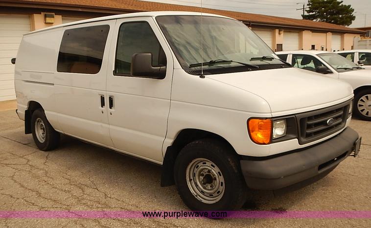 image for item J3112 2003 Ford E150 van