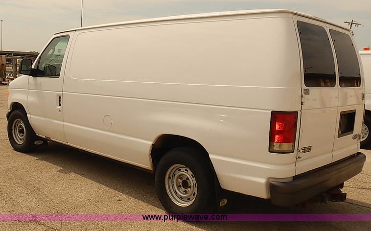 image for item J3112 2003 Ford E150 van