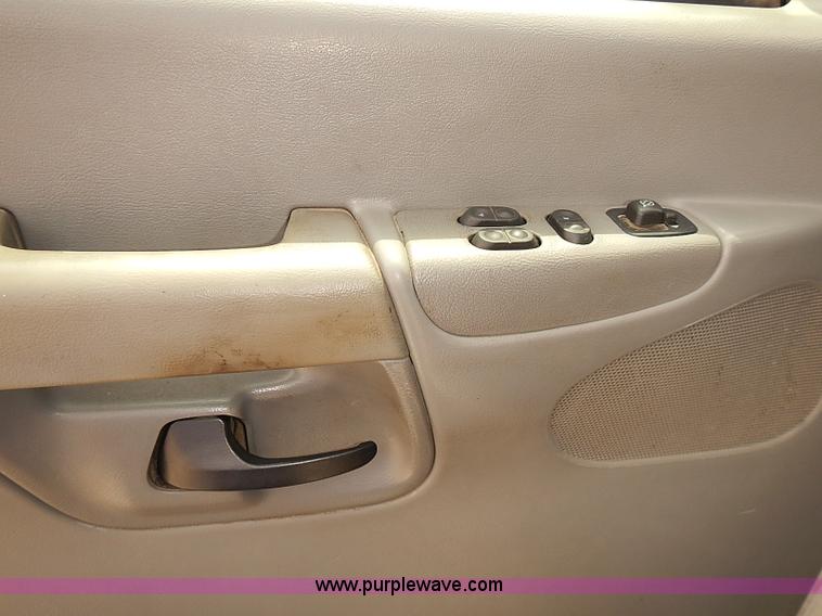 image for item J3112 2003 Ford E150 van