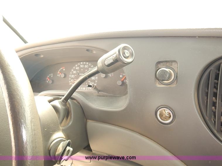 image for item J3112 2003 Ford E150 van