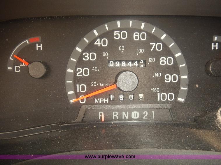 image for item J3112 2003 Ford E150 van