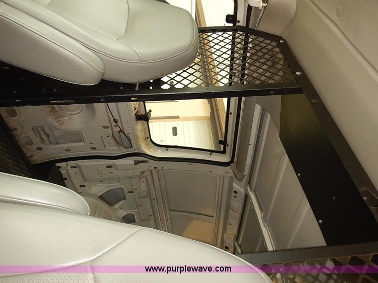 image for item J3112 2003 Ford E150 van