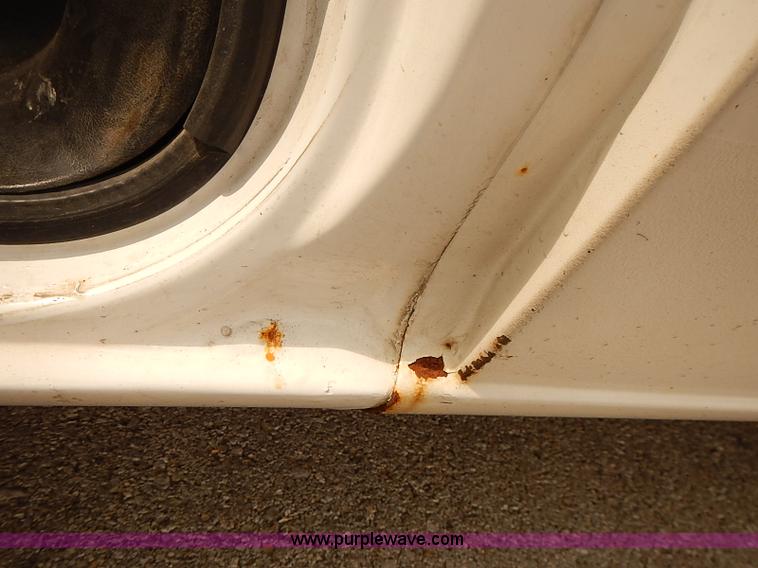 image for item J3112 2003 Ford E150 van