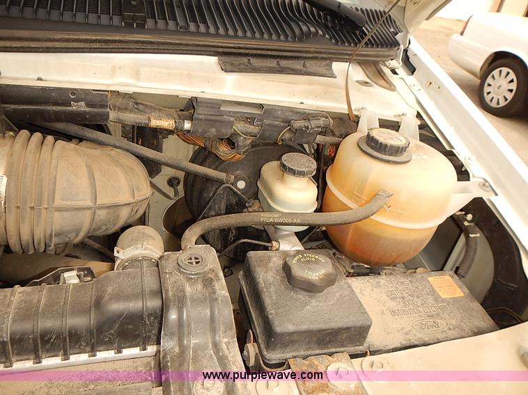 image for item J3112 2003 Ford E150 van