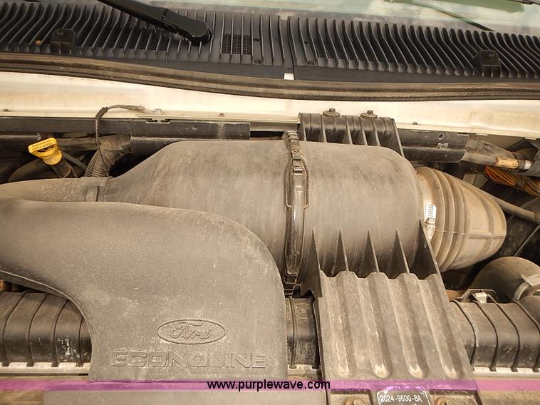 image for item J3112 2003 Ford E150 van