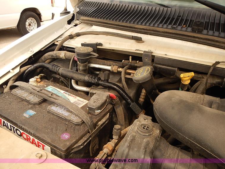 image for item J3112 2003 Ford E150 van