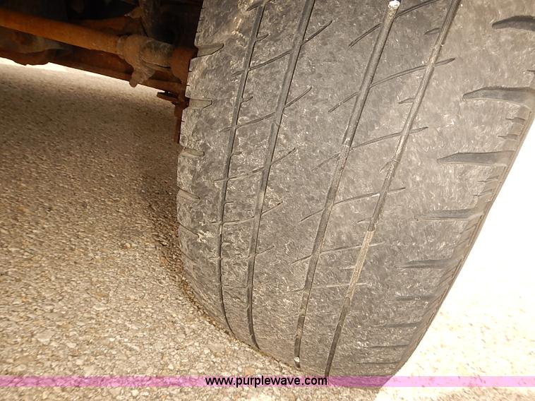 image for item J3112 2003 Ford E150 van