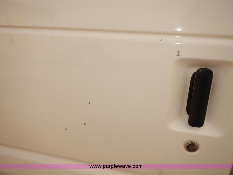 image for item J3112 2003 Ford E150 van