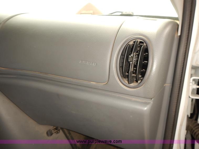 image for item J3112 2003 Ford E150 van