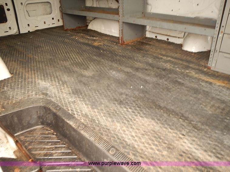 image for item J3112 2003 Ford E150 van