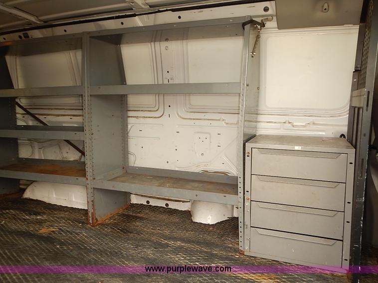 image for item J3112 2003 Ford E150 van