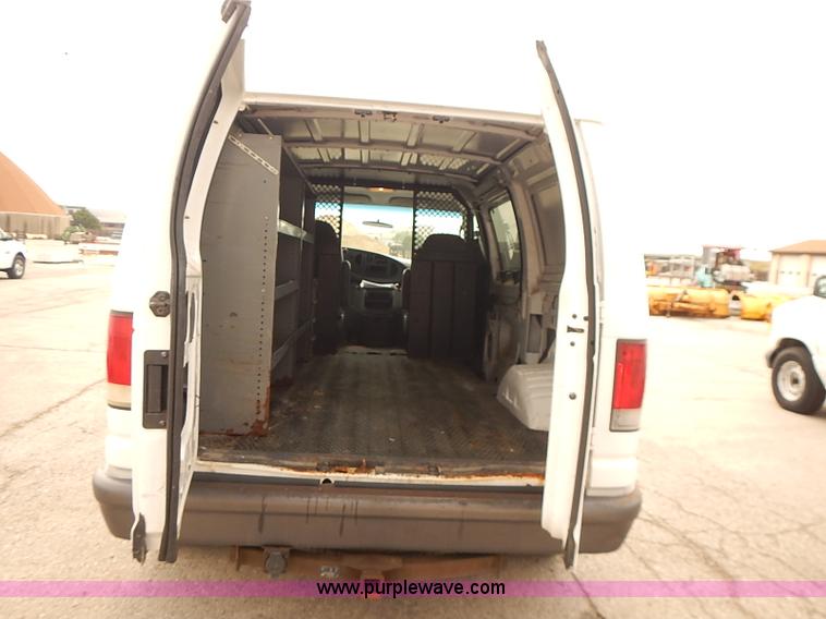 image for item J3112 2003 Ford E150 van