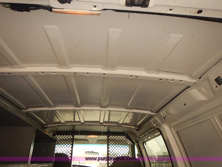 image for item J3112 2003 Ford E150 van