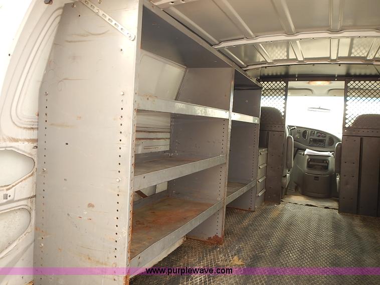 image for item J3112 2003 Ford E150 van