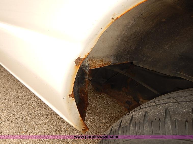 image for item J3112 2003 Ford E150 van