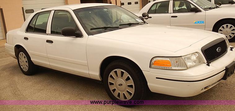 image for item J3113 2011 Ford Crown Victoria Police Interceptor