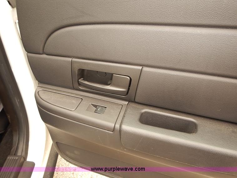 image for item J3113 2011 Ford Crown Victoria Police Interceptor