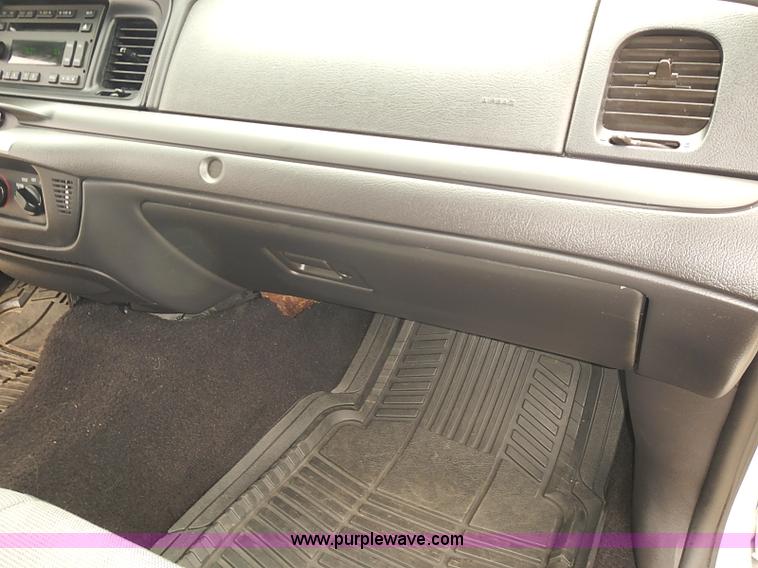 image for item J3114 2008 Ford Crown Victoria Police Interceptor