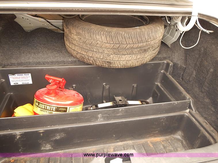 image for item J3114 2008 Ford Crown Victoria Police Interceptor